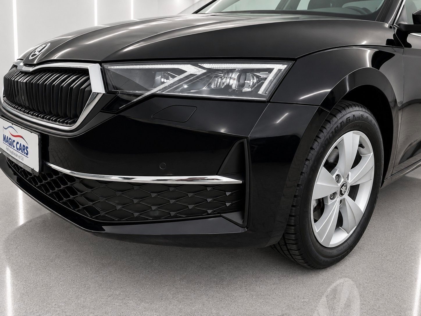 Fahrzeugabbildung SKODA Octavia Combi 2.0 TDI Selection*Matrix*Stand*AHK - mit KI generiert/bearbeitet