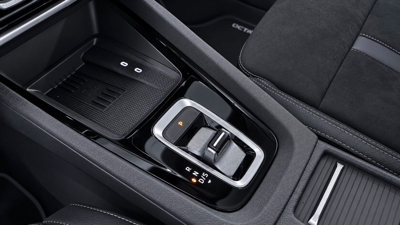 Fahrzeugabbildung SKODA Octavia Combi 2.0 TDI Selection*Matrix*Stand*AHK - mit KI generiert/bearbeitet