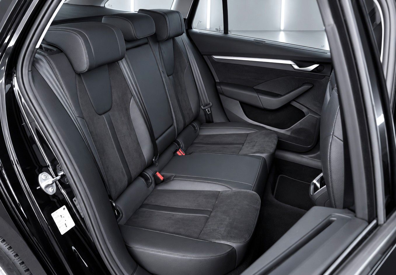 Fahrzeugabbildung SKODA Octavia Combi 2.0 TDI Selection*Matrix*Stand*AHK - mit KI generiert/bearbeitet