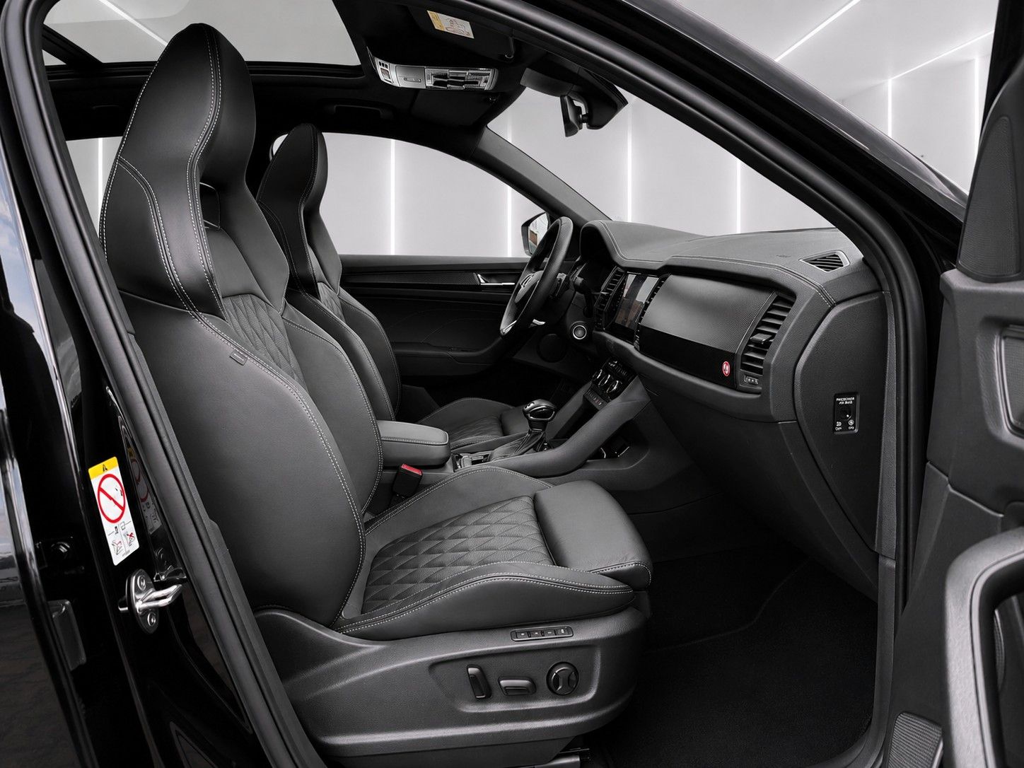 Fahrzeugabbildung SKODA Kodiaq 2.0 TSI 4x4 DSG Sportline*7-Sitze*Matrix* - mit KI generiert/bearbeitet
