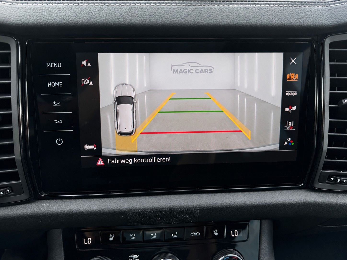 Fahrzeugabbildung SKODA Kodiaq 2.0 TSI 4x4 DSG Sportline*7-Sitze*Matrix* - mit KI generiert/bearbeitet