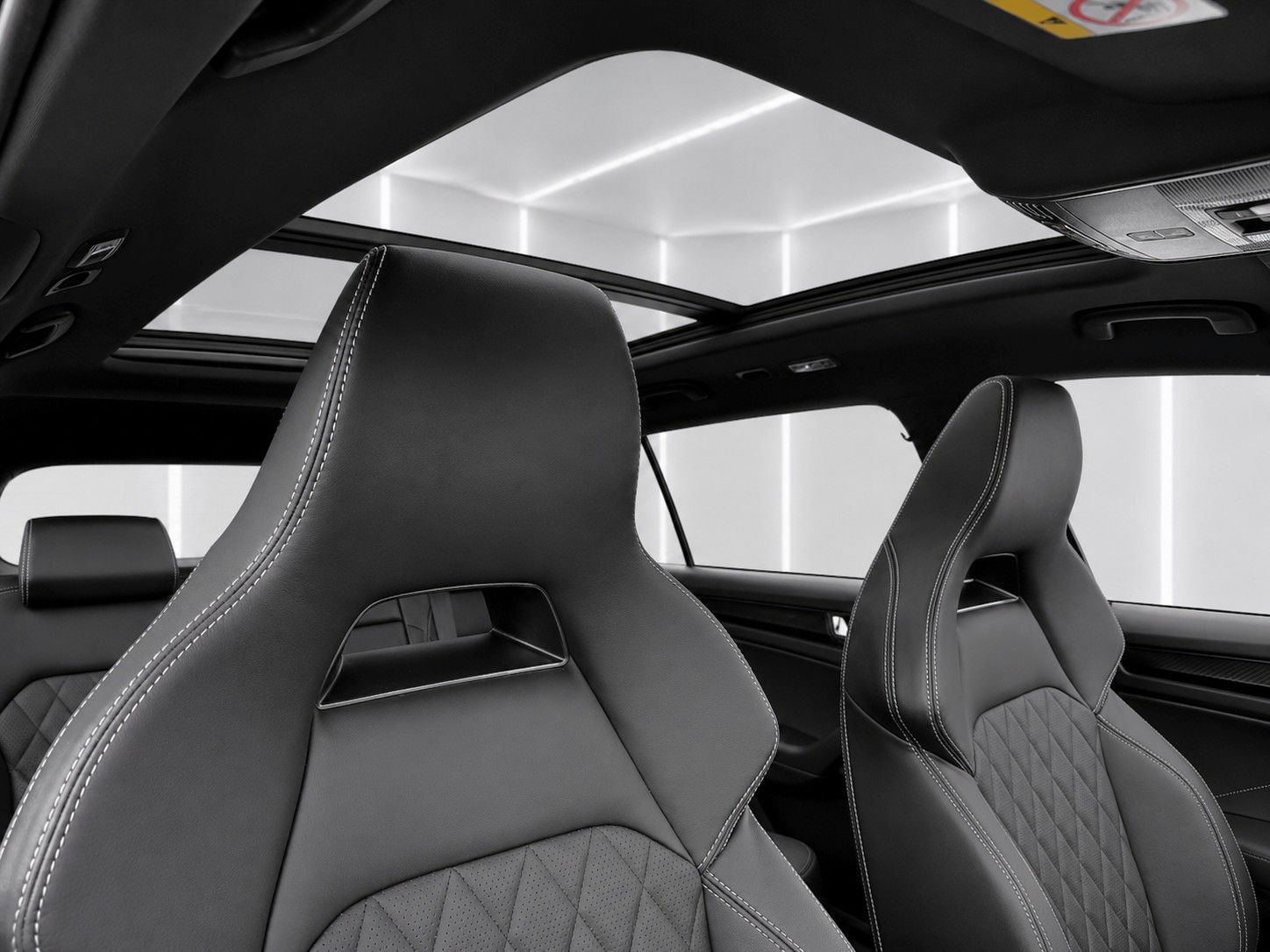 Fahrzeugabbildung SKODA Kodiaq 2.0 TSI 4x4 DSG Sportline*7-Sitze*Matrix* - mit KI generiert/bearbeitet
