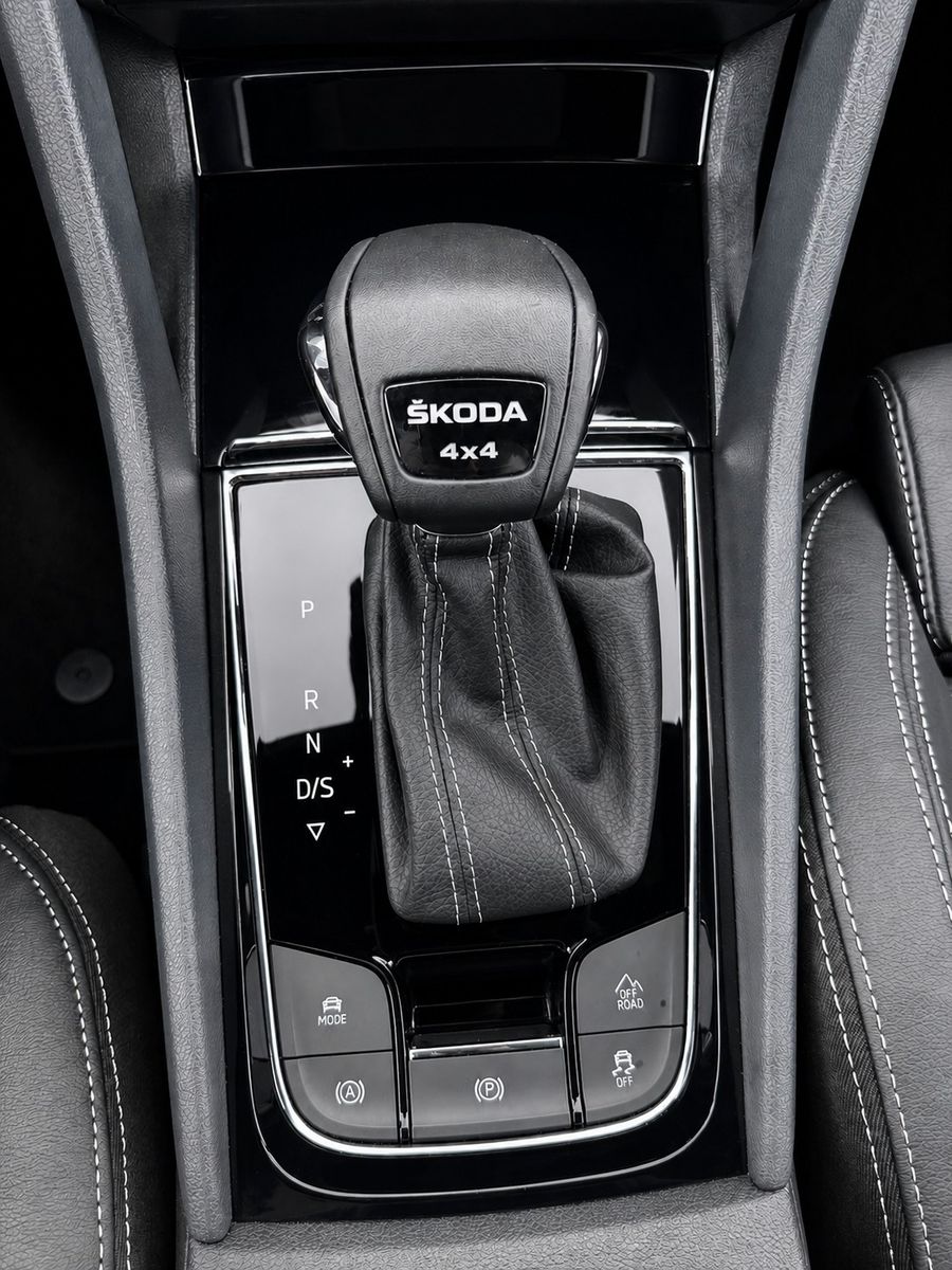 Fahrzeugabbildung SKODA Kodiaq 2.0 TSI 4x4 DSG Sportline*7-Sitze*Matrix* - mit KI generiert/bearbeitet