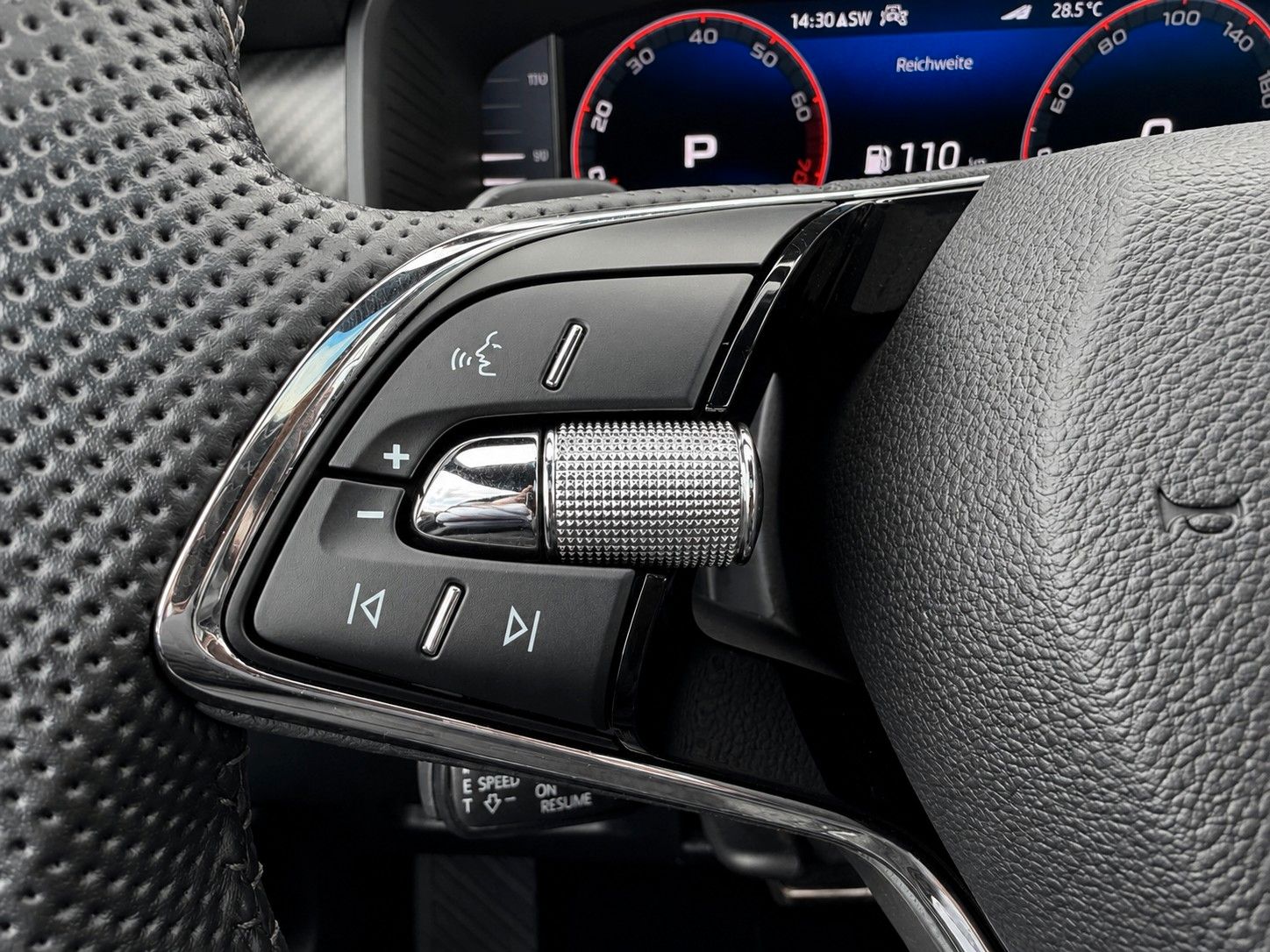 Fahrzeugabbildung SKODA Kodiaq 2.0 TSI 4x4 DSG Sportline*7-Sitze*Matrix* - mit KI generiert/bearbeitet