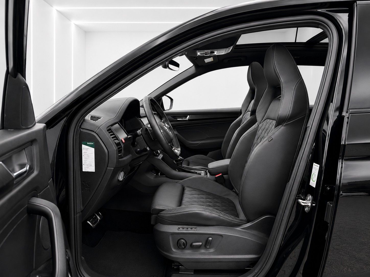 Fahrzeugabbildung SKODA Kodiaq 2.0 TSI 4x4 DSG Sportline*7-Sitze*Matrix* - mit KI generiert/bearbeitet