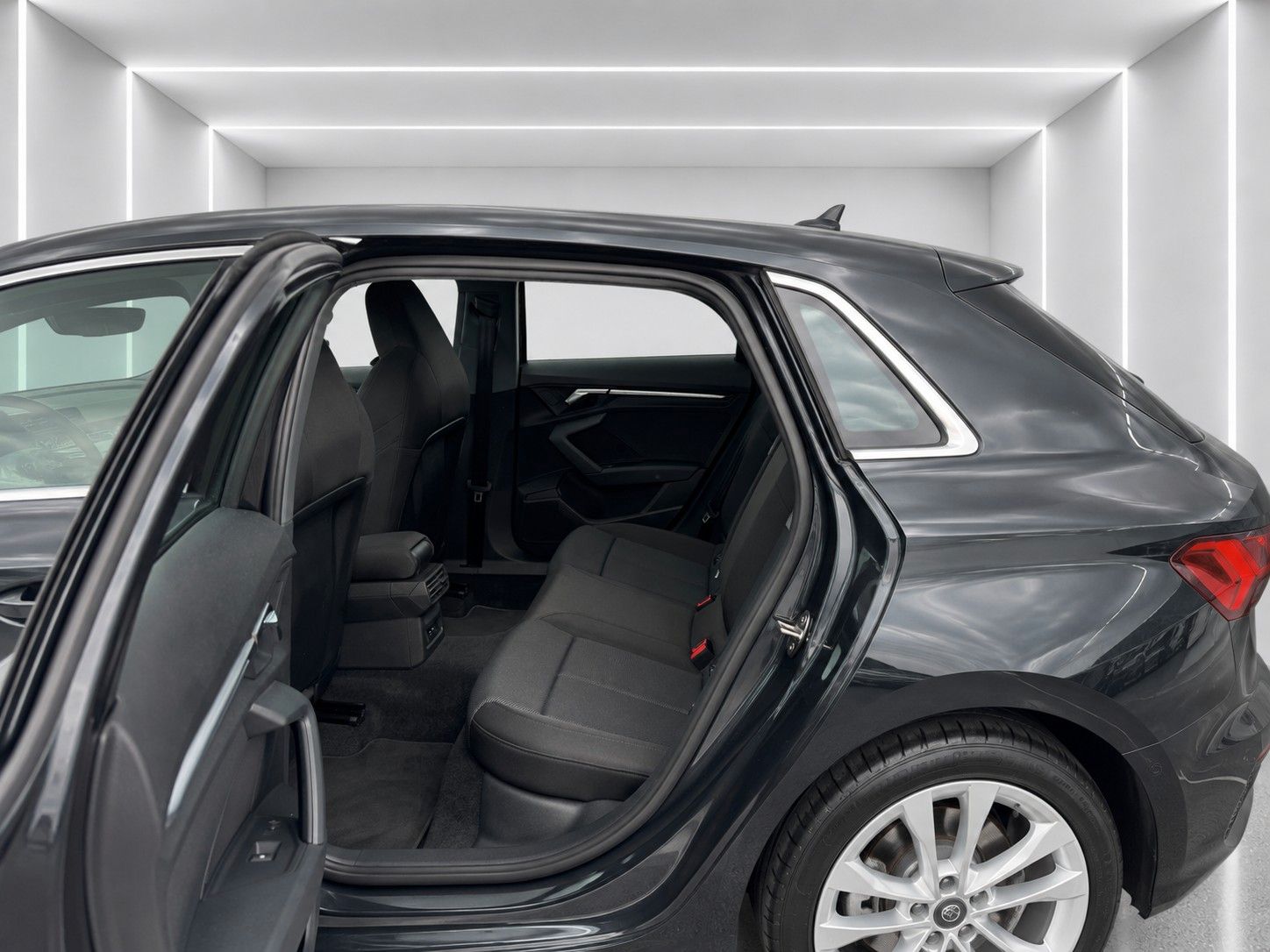 Fahrzeugabbildung Audi A3 35 TFSI Sportback advanced *Matrix*Pano* - mit KI generiert/bearbeitet