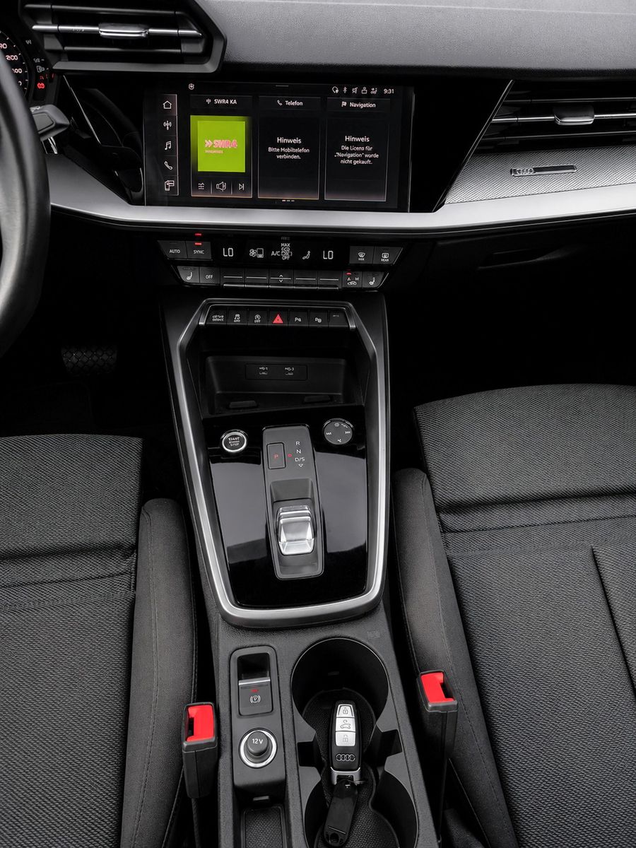Fahrzeugabbildung Audi A3 35 TFSI Sportback advanced *Matrix*Pano* - mit KI generiert/bearbeitet