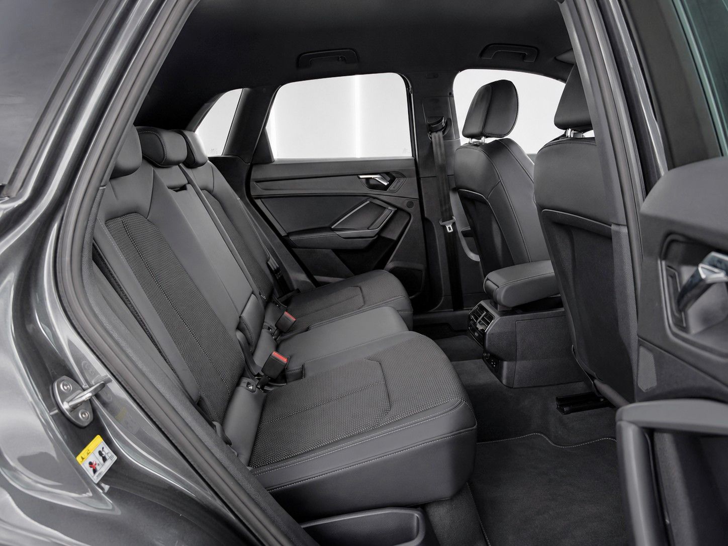 Fahrzeugabbildung Audi Q3 35 TFSI S line *Black-Style*LED*AHK*VIRTUAL* - mit KI generiert/bearbeitet