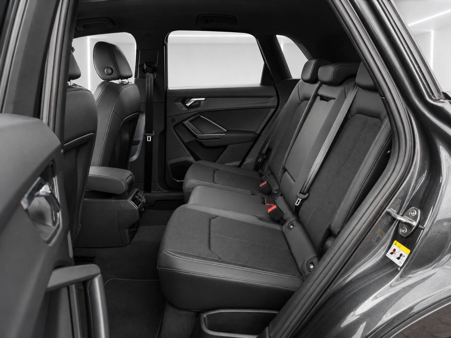 Fahrzeugabbildung Audi Q3 35 TFSI S line *Black-Style*LED*AHK*VIRTUAL* - mit KI generiert/bearbeitet