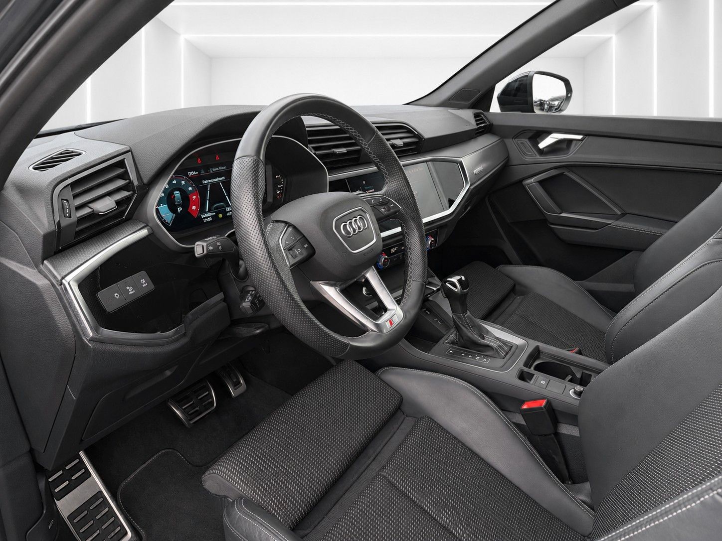 Fahrzeugabbildung Audi Q3 35 TFSI S line *Black-Style*LED*AHK*VIRTUAL* - mit KI generiert/bearbeitet