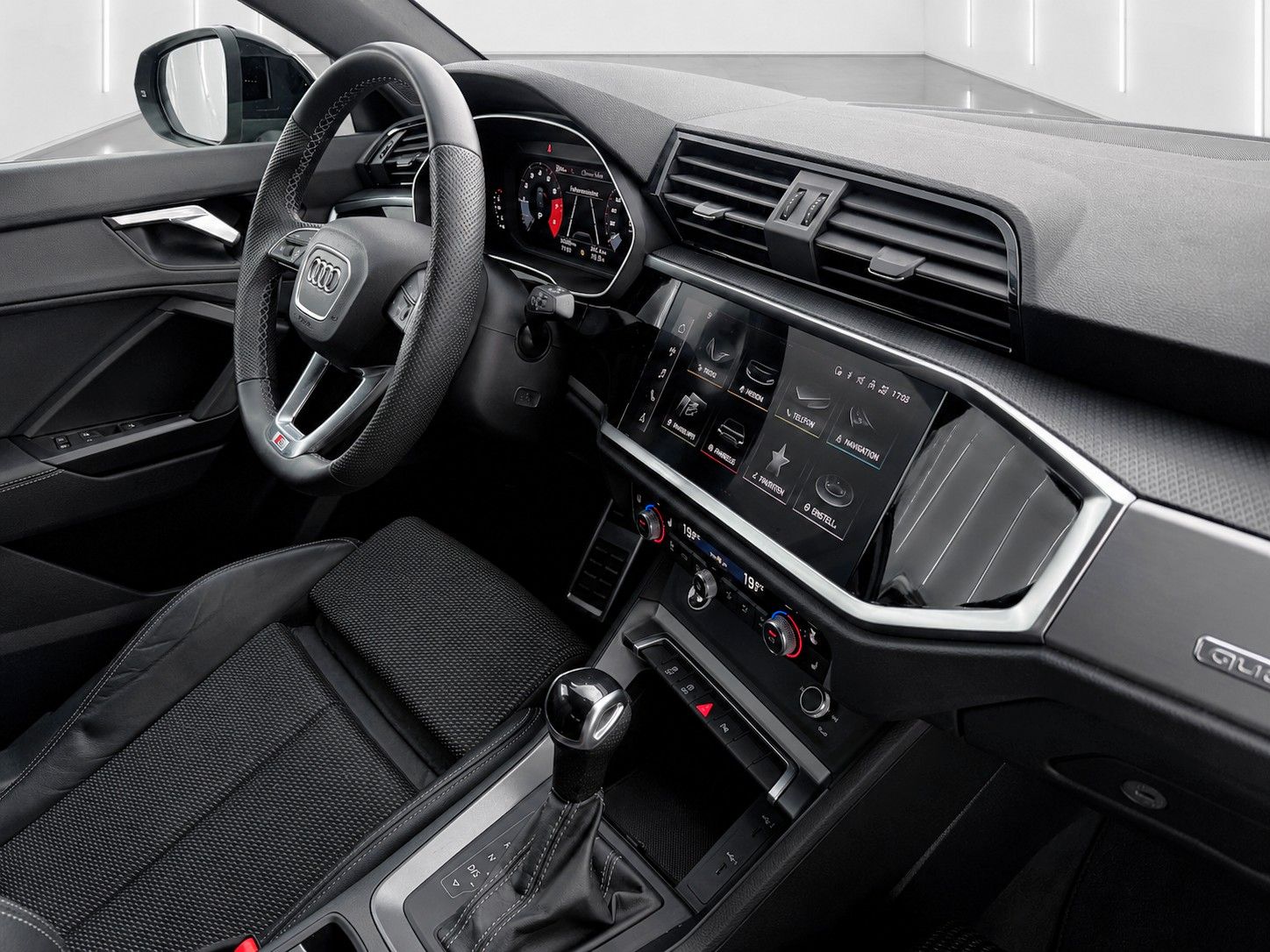 Fahrzeugabbildung Audi Q3 35 TFSI S line *Black-Style*LED*AHK*VIRTUAL* - mit KI generiert/bearbeitet