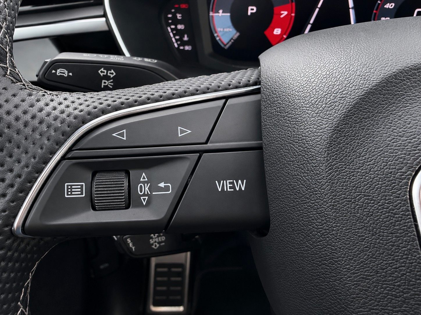 Fahrzeugabbildung Audi Q3 35 TFSI S line *Black-Style*LED*AHK*VIRTUAL* - mit KI generiert/bearbeitet