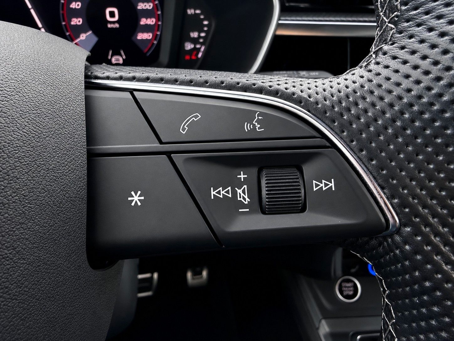 Fahrzeugabbildung Audi Q3 35 TFSI S line *Black-Style*LED*AHK*VIRTUAL* - mit KI generiert/bearbeitet