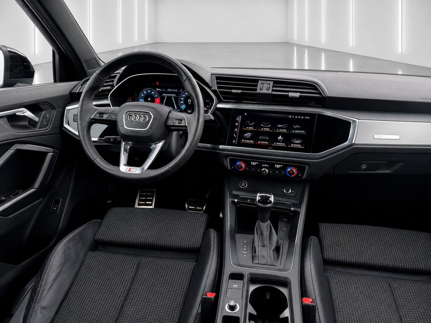 Fahrzeugabbildung Audi Q3 35 TFSI S line *Black-Style*LED*AHK*VIRTUAL* - mit KI generiert/bearbeitet