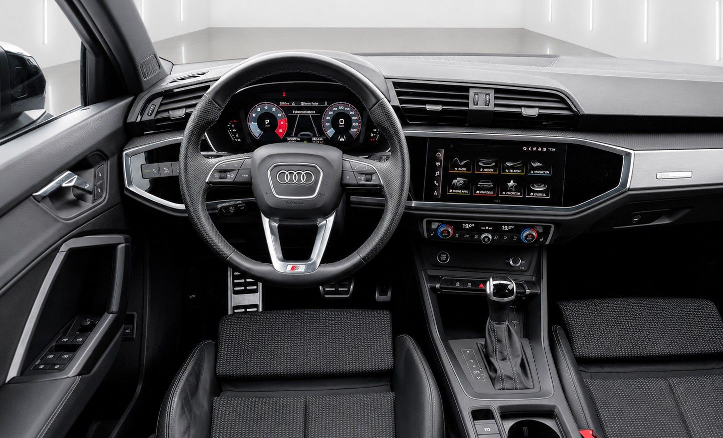 Fahrzeugabbildung Audi Q3 35 TFSI S line *Black-Style*LED*AHK*VIRTUAL* - mit KI generiert/bearbeitet