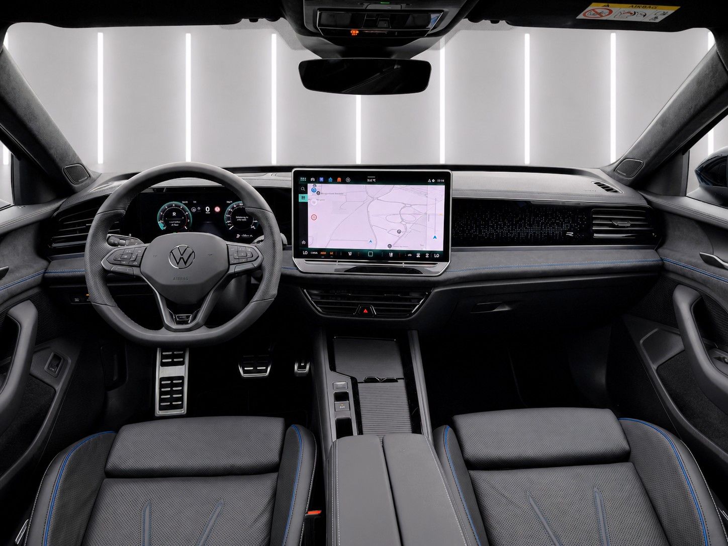 Fahrzeugabbildung Volkswagen Passat Variant 2.0TSI 4M R-Line Mega-Ausstattung - mit KI generiert/bearbeitet