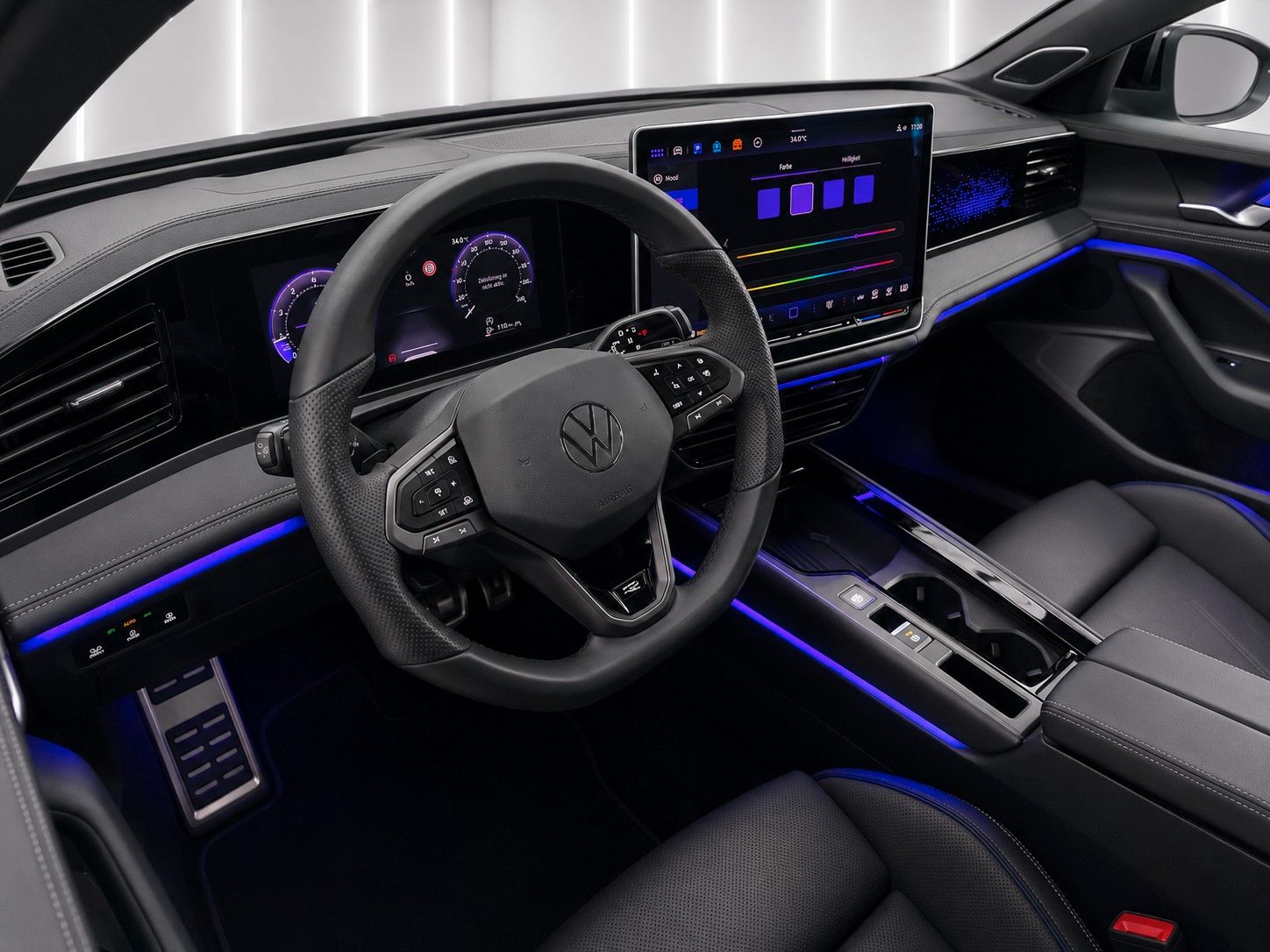 Fahrzeugabbildung Volkswagen Passat Variant 2.0TSI 4M R-Line Mega-Ausstattung - mit KI generiert/bearbeitet