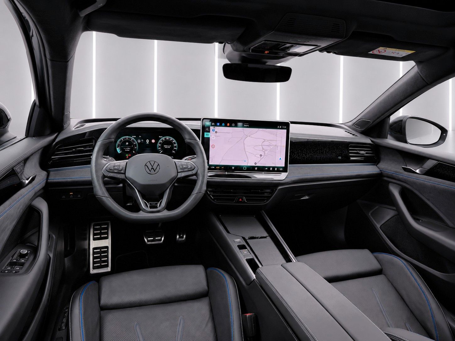 Fahrzeugabbildung Volkswagen Passat Variant 2.0TSI 4M R-Line Mega-Ausstattung - mit KI generiert/bearbeitet