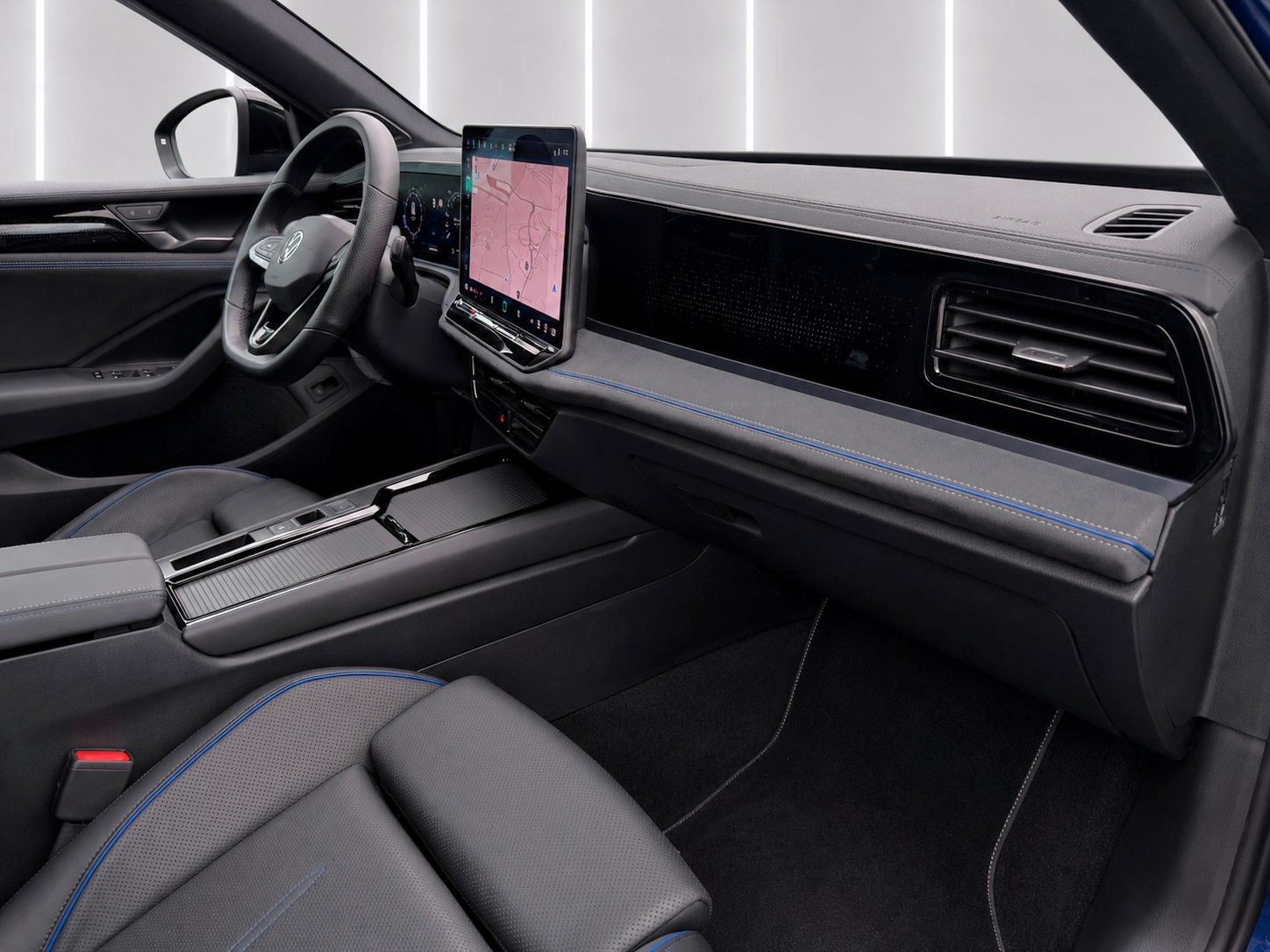 Fahrzeugabbildung Volkswagen Passat Variant 2.0TSI 4M R-Line Mega-Ausstattung - mit KI generiert/bearbeitet
