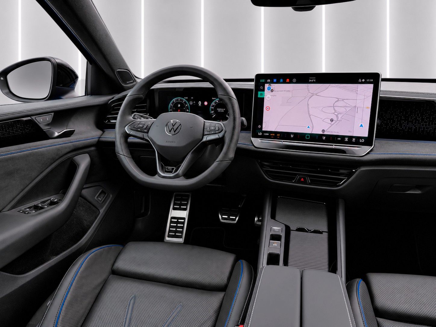 Fahrzeugabbildung Volkswagen Passat Variant 2.0TSI 4M R-Line Mega-Ausstattung - mit KI generiert/bearbeitet