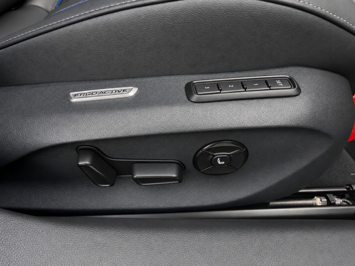Fahrzeugabbildung Volkswagen Passat Variant 2.0TSI 4M R-Line Mega-Ausstattung - mit KI generiert/bearbeitet
