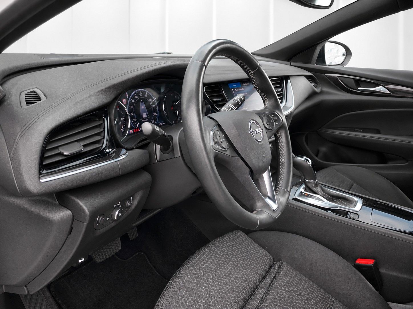 Fahrzeugabbildung Opel Insignia B Sports Tourer Business*Autom.*Flexri. - mit KI generiert/bearbeitet