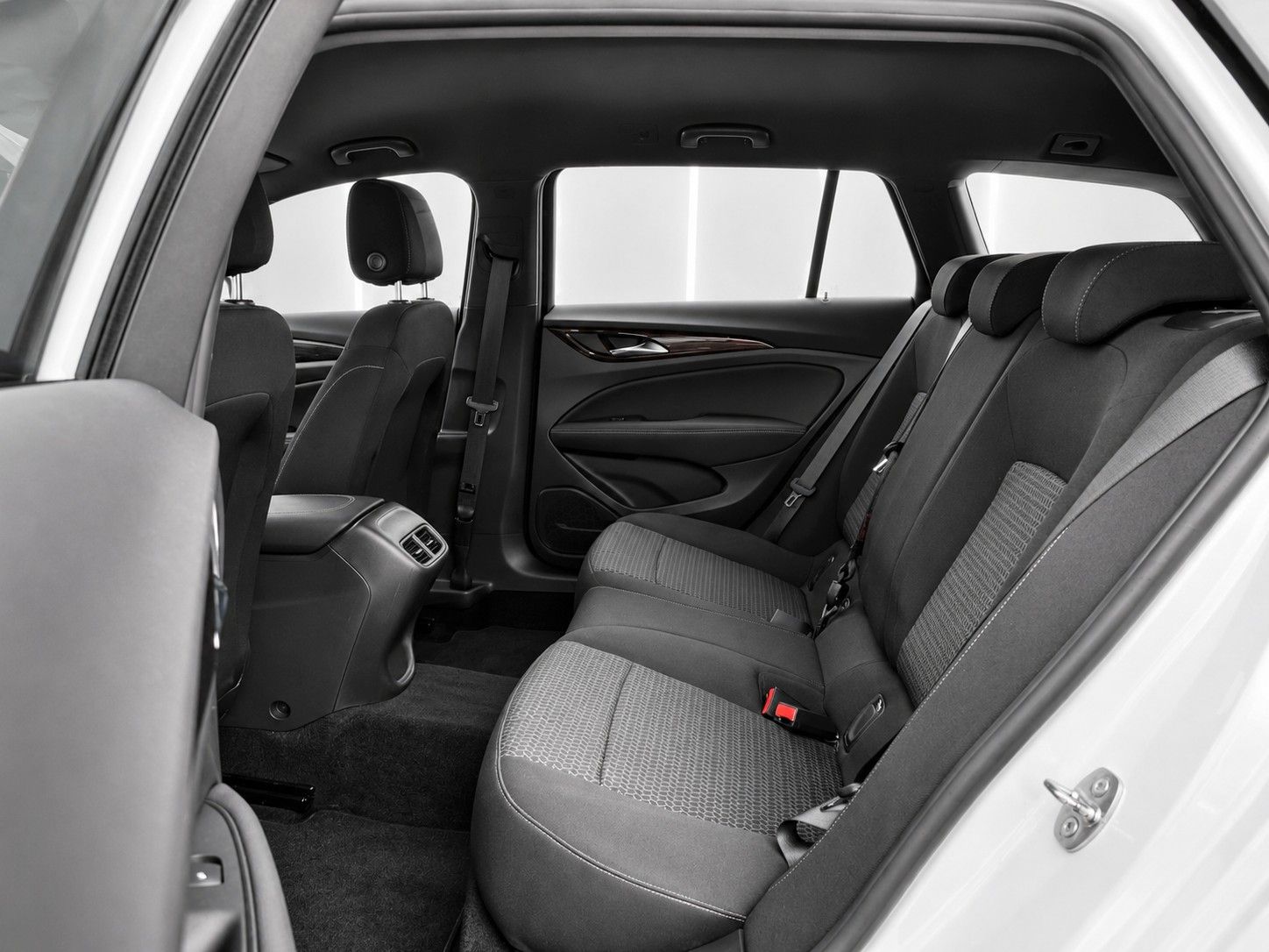 Fahrzeugabbildung Opel Insignia B Sports Tourer Business*Autom.*Flexri. - mit KI generiert/bearbeitet