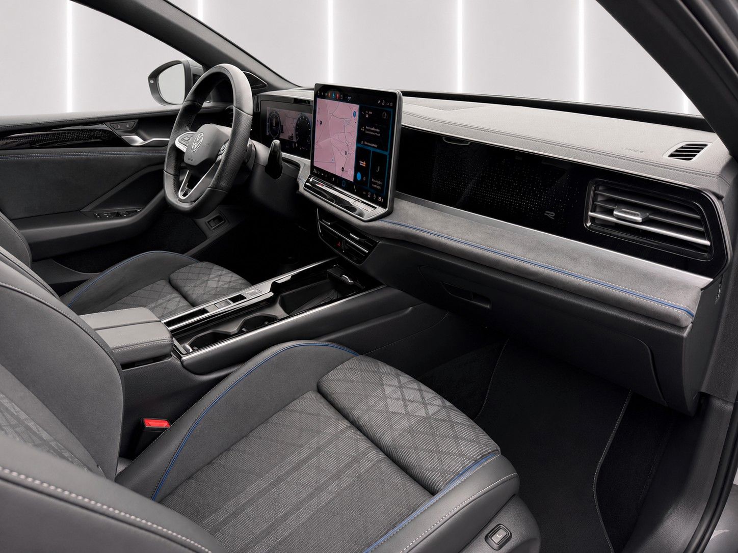 Fahrzeugabbildung Volkswagen Passat Variant 2.0 TDI R-Line *Pano*Massage*LED* - mit KI generiert/bearbeitet