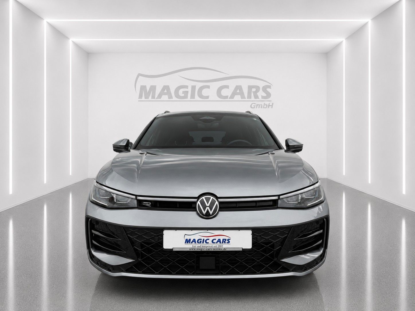 Fahrzeugabbildung Volkswagen Passat Variant 2.0 TDI R-Line *Pano*Massage*LED* - mit KI generiert/bearbeitet