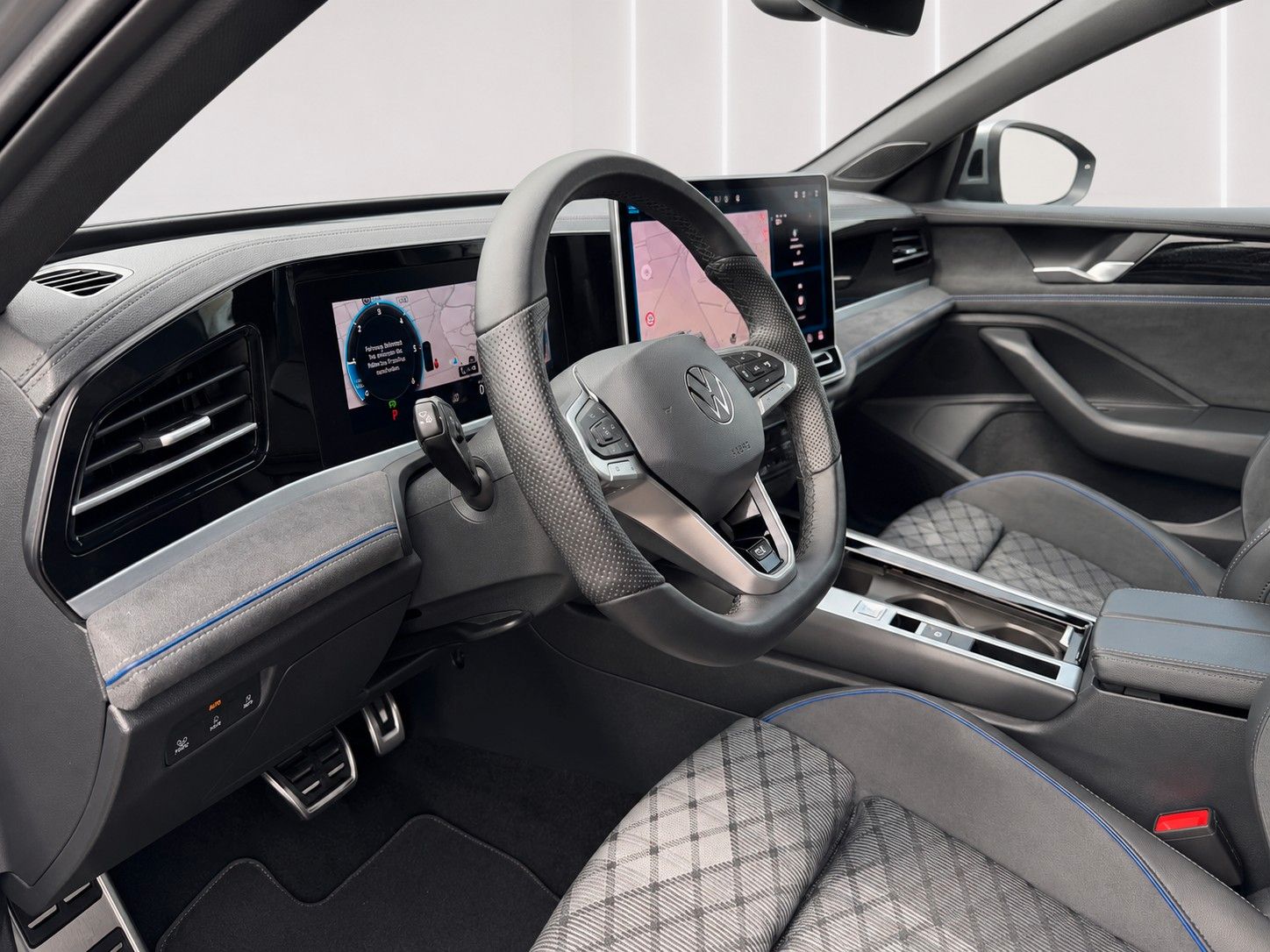 Fahrzeugabbildung Volkswagen Passat Variant 2.0 TDI R-Line *Pano*Massage*LED* - mit KI generiert/bearbeitet