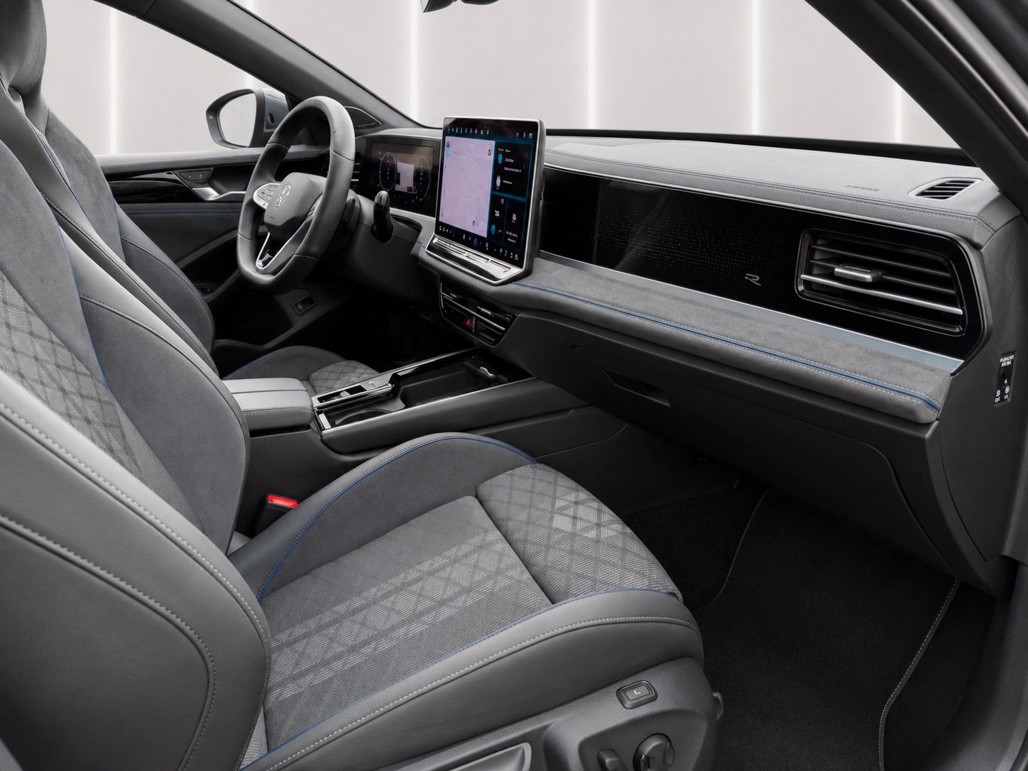 Fahrzeugabbildung Volkswagen Passat Variant 2.0 TDI R-Line *Pano*Massage*LED* - mit KI generiert/bearbeitet