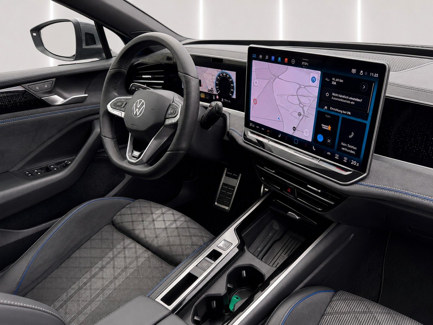 Fahrzeugabbildung Volkswagen Passat Variant 2.0 TDI R-Line *Pano*Massage*LED* - mit KI generiert/bearbeitet