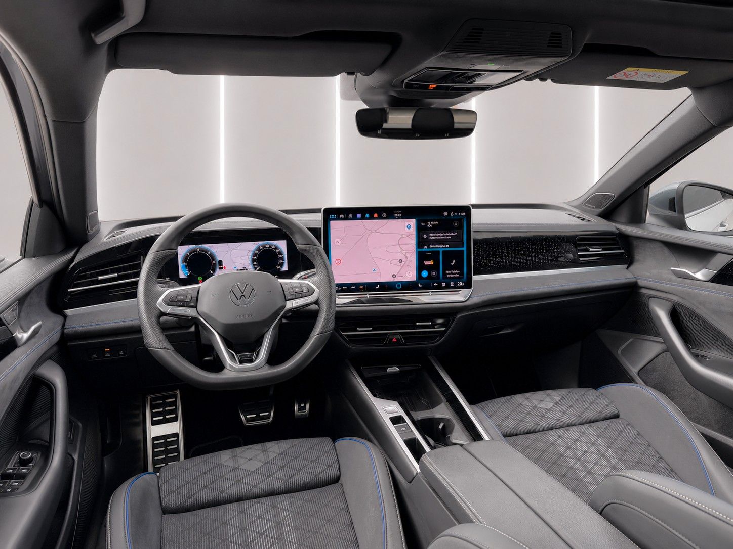 Fahrzeugabbildung Volkswagen Passat Variant 2.0 TDI R-Line *Pano*Massage*LED* - mit KI generiert/bearbeitet