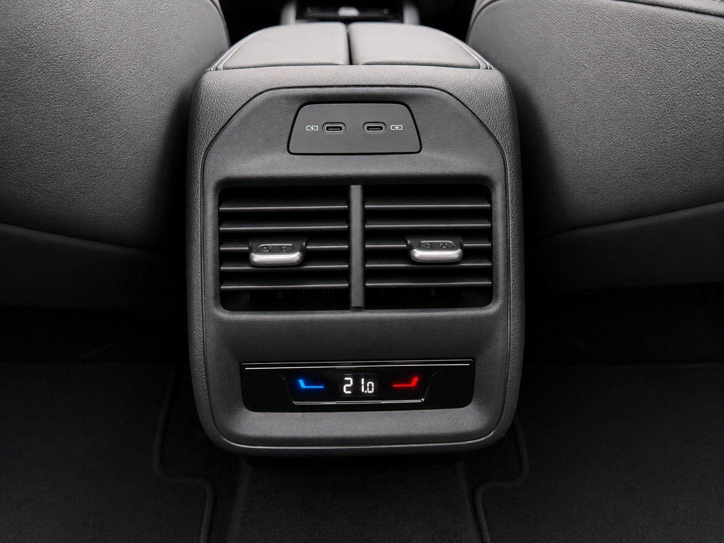 Fahrzeugabbildung Volkswagen Passat Variant 2.0 TDI R-Line *Pano*Massage*LED* - mit KI generiert/bearbeitet