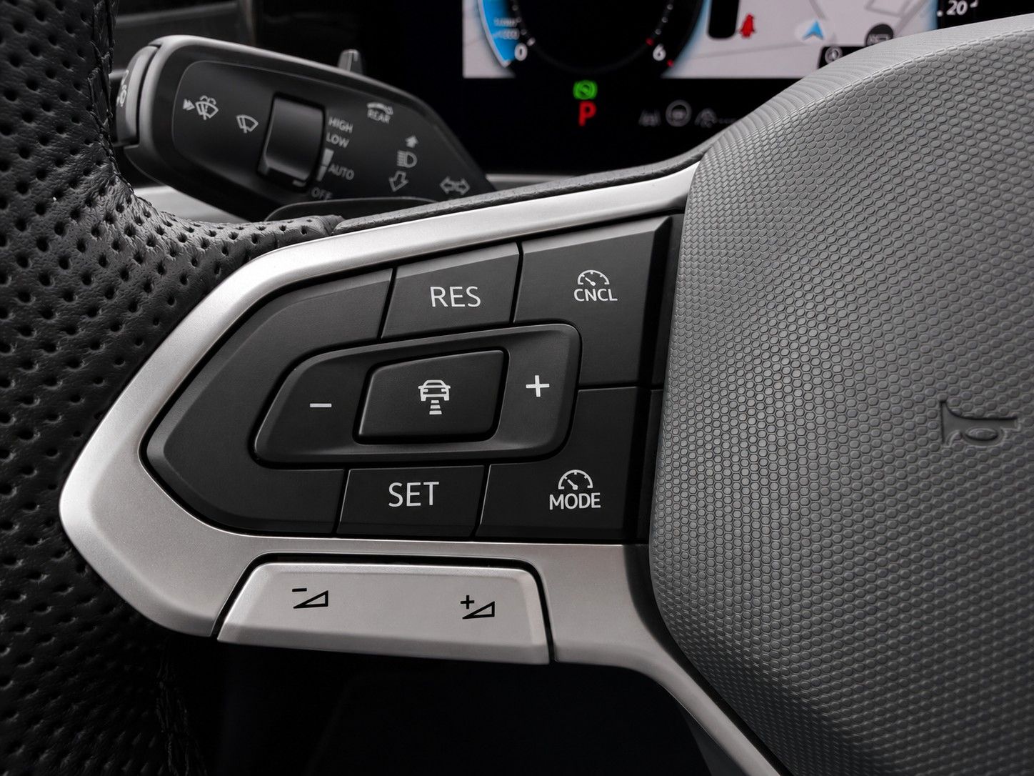 Fahrzeugabbildung Volkswagen Passat Variant 2.0 TDI R-Line *Pano*Massage*LED* - mit KI generiert/bearbeitet