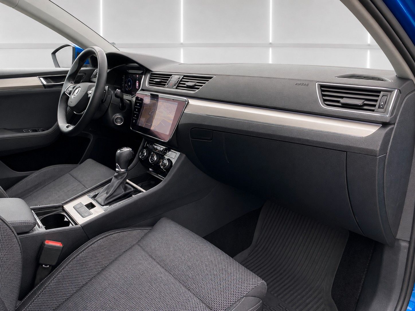 Fahrzeugabbildung SKODA Superb Combi 2.0 TDI DSG Style*Mega-Ausstattung* - mit KI generiert/bearbeitet