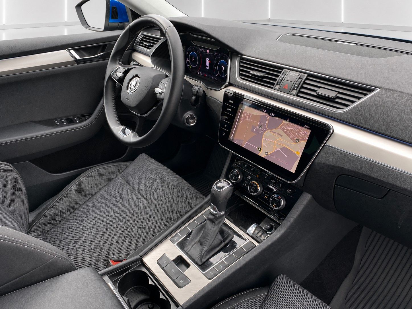 Fahrzeugabbildung SKODA Superb Combi 2.0 TDI DSG Style*Mega-Ausstattung* - mit KI generiert/bearbeitet