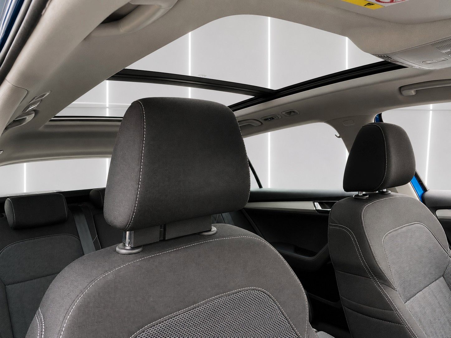 Fahrzeugabbildung SKODA Superb Combi 2.0 TDI DSG Style*Mega-Ausstattung* - mit KI generiert/bearbeitet