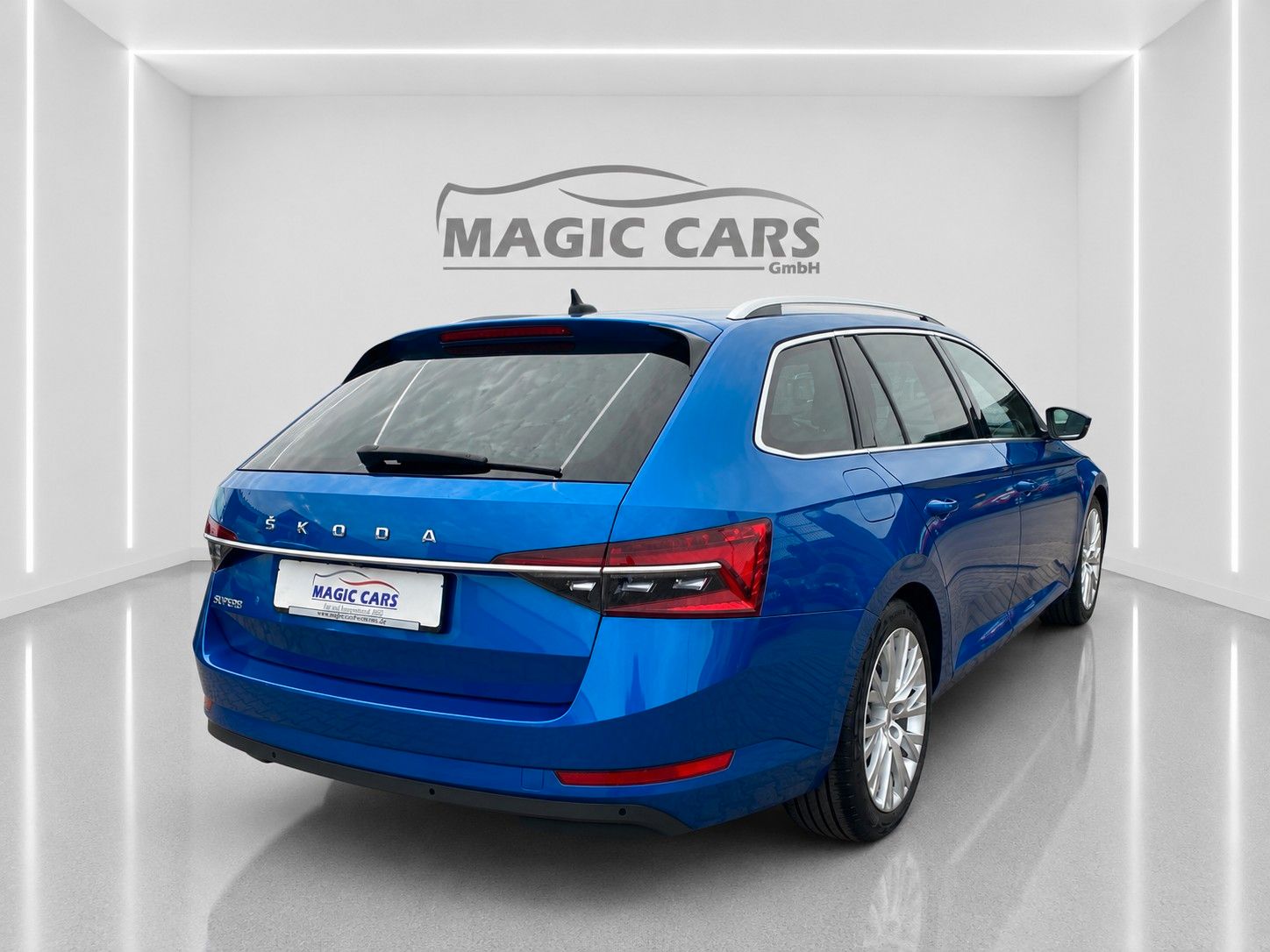 Fahrzeugabbildung SKODA Superb Combi 2.0 TDI DSG Style*Mega-Ausstattung* - mit KI generiert/bearbeitet