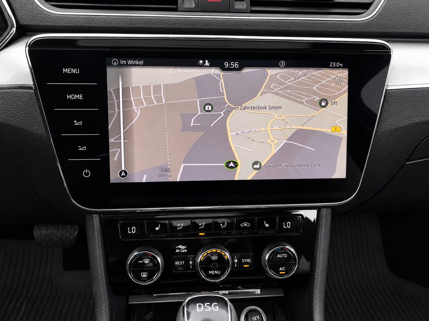 Fahrzeugabbildung SKODA Superb Combi 2.0 TDI DSG Style*Mega-Ausstattung* - mit KI generiert/bearbeitet