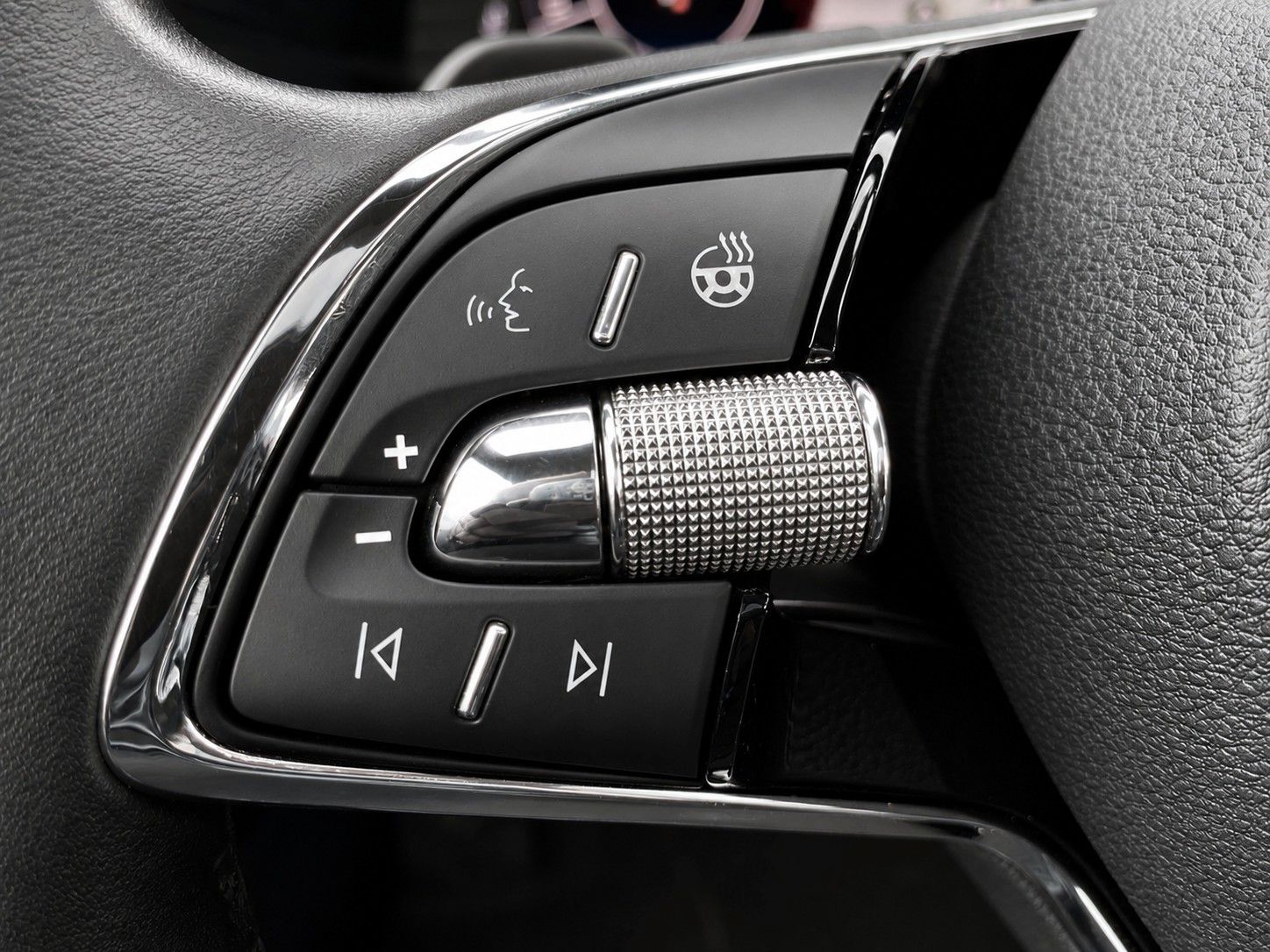 Fahrzeugabbildung SKODA Superb Combi 2.0 TDI DSG Style*Mega-Ausstattung* - mit KI generiert/bearbeitet