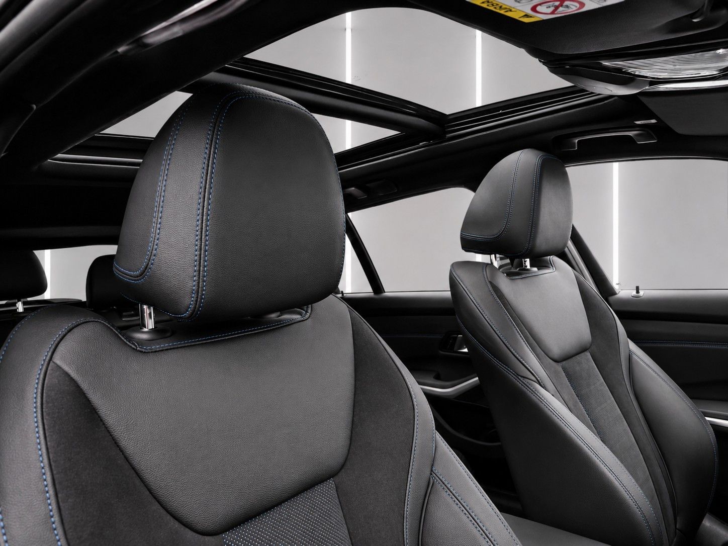 Fahrzeugabbildung BMW 320d Touring Aut. M Sport Shadow Line *Pano*AHK* - mit KI generiert/bearbeitet