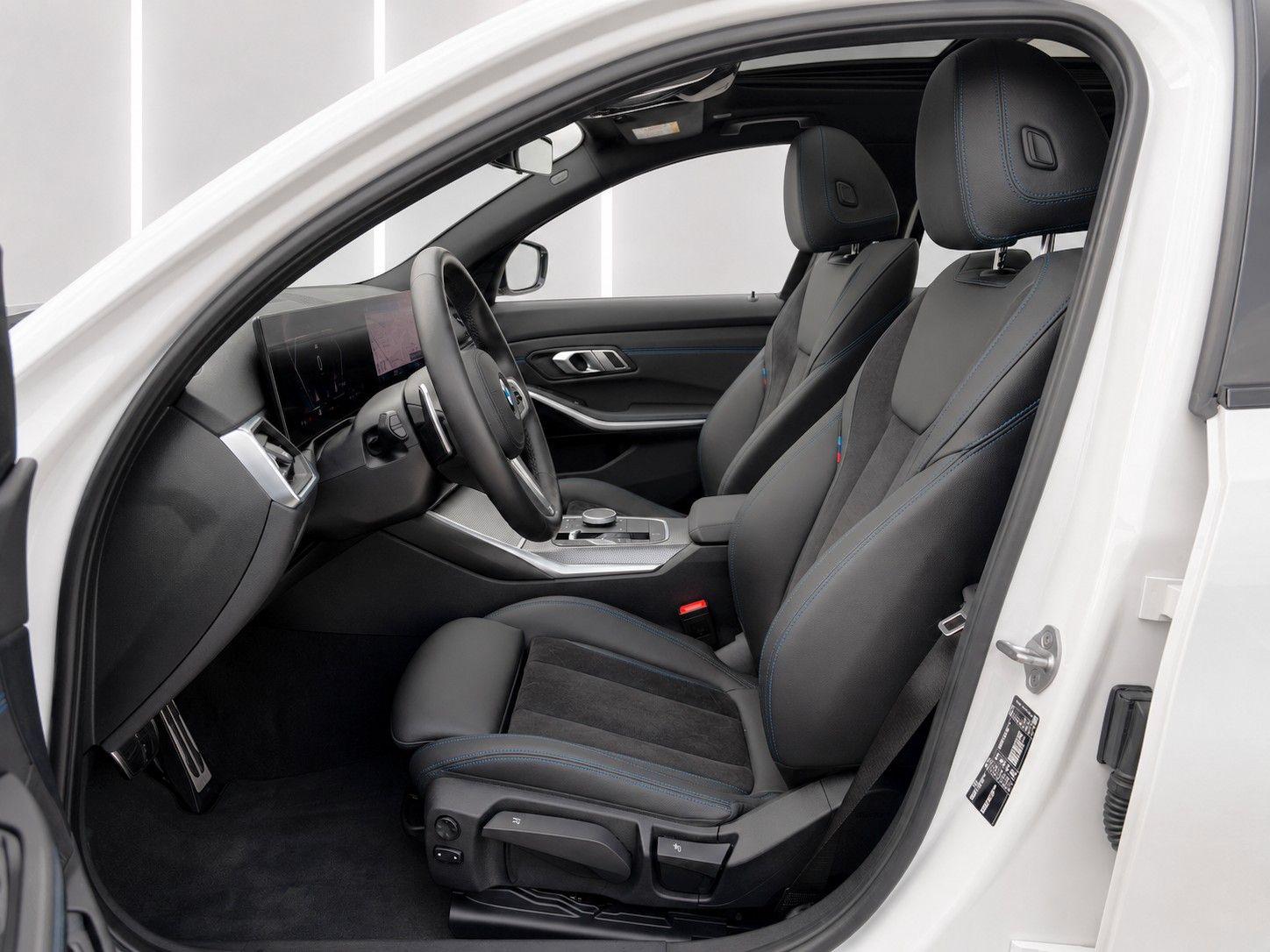 Fahrzeugabbildung BMW 320d Touring Aut. M Sport Shadow Line *Pano*AHK* - mit KI generiert/bearbeitet