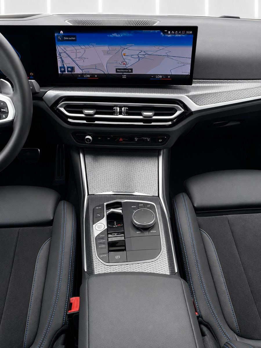 Fahrzeugabbildung BMW 320d Touring Aut. M Sport Shadow Line *Pano*AHK* - mit KI generiert/bearbeitet