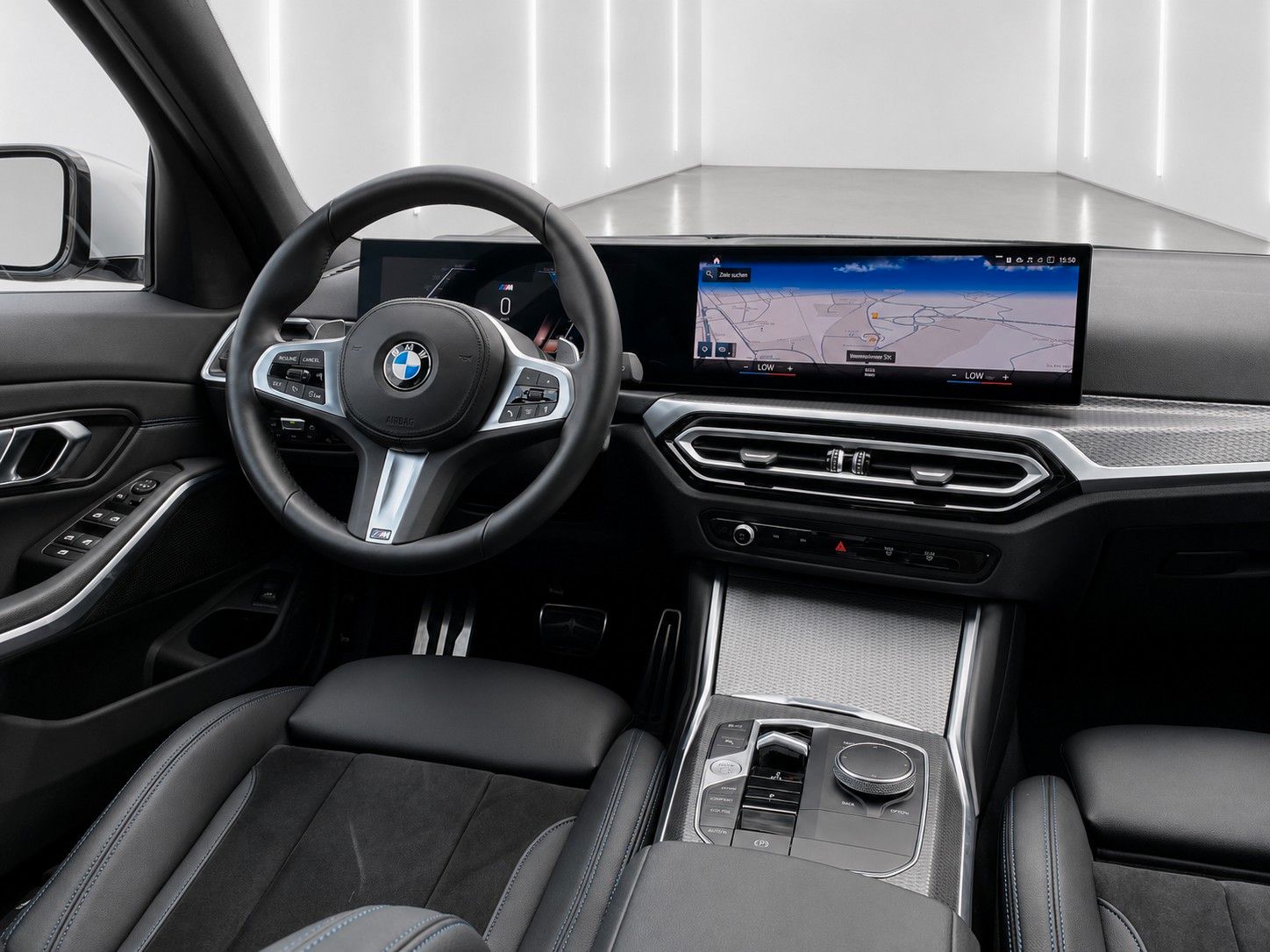 Fahrzeugabbildung BMW 320d Touring Aut. M Sport Shadow Line *Pano*AHK* - mit KI generiert/bearbeitet