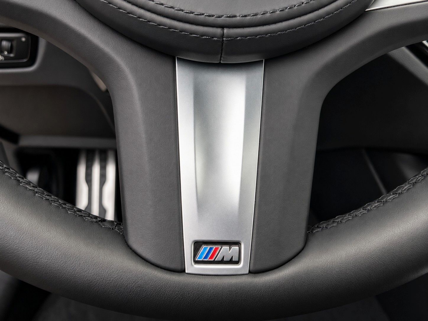 Fahrzeugabbildung BMW 320d Touring Aut. M Sport Shadow Line *Pano*AHK* - mit KI generiert/bearbeitet