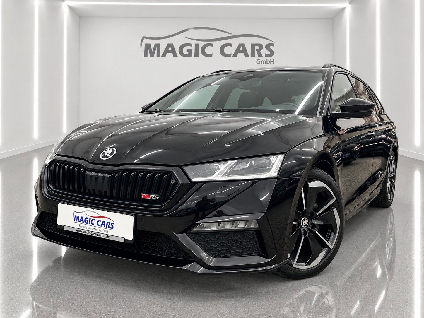 SKODA Octavia Combi 2.0 TSI RS *Pano*Massage*AHK* - mit KI generiert/bearbeitet
