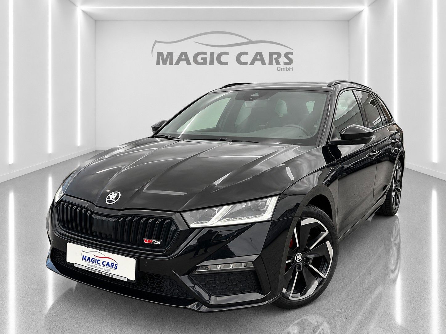 Fahrzeugabbildung SKODA Octavia Combi 2.0 TSI RS *Pano*Massage*AHK* - mit KI generiert/bearbeitet