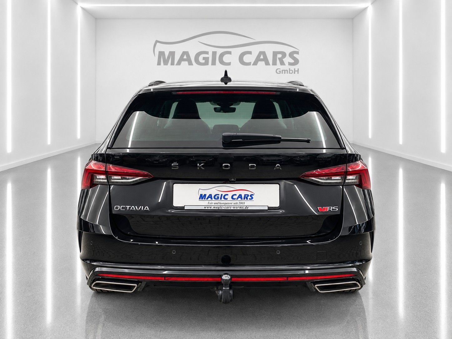 Fahrzeugabbildung SKODA Octavia Combi 2.0 TSI RS *Pano*Massage*AHK* - mit KI generiert/bearbeitet