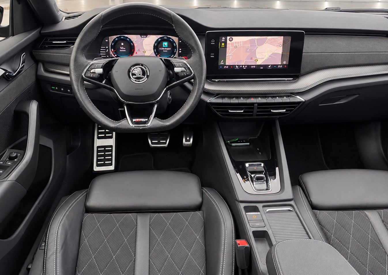 Fahrzeugabbildung SKODA Octavia Combi 2.0 TSI RS *Pano*Massage*AHK* - mit KI generiert/bearbeitet